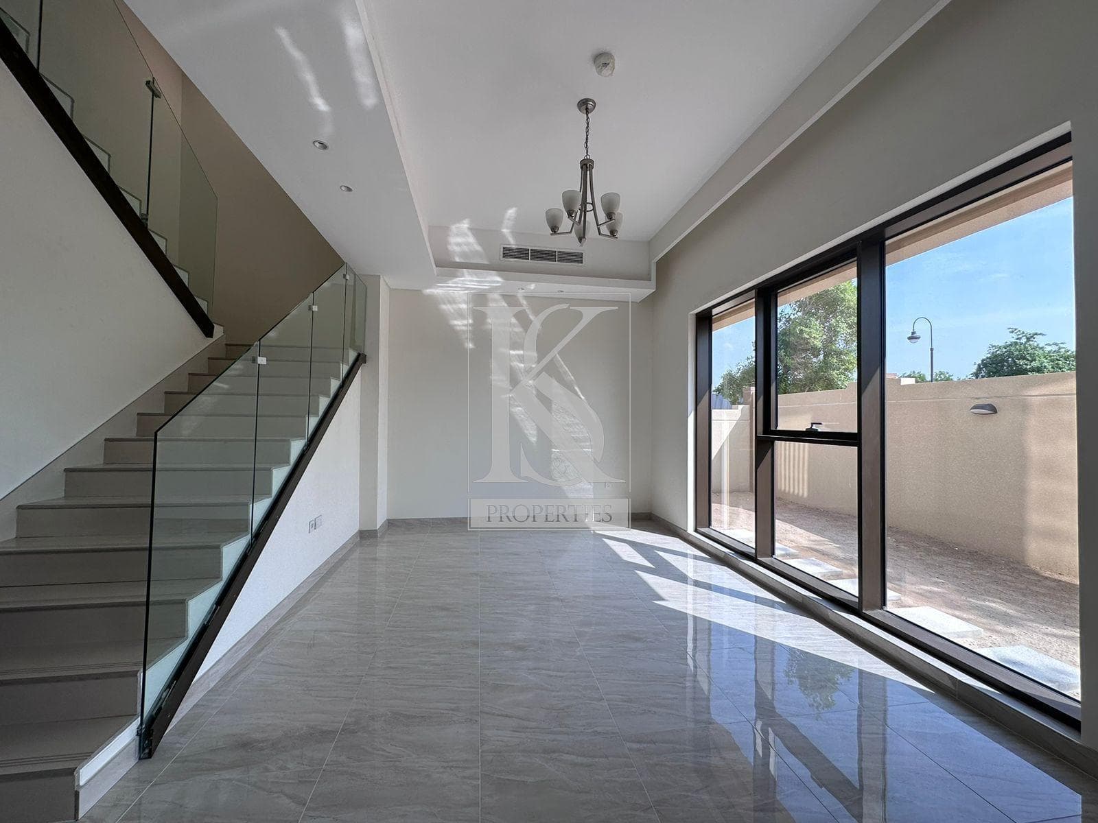 Elegant in a Signature Development | Natural Light